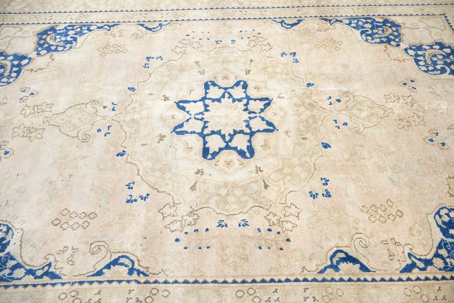 6'3x9'3 Hand Knotted Cream Floral Classic Oriental Wool Rug - Image 5