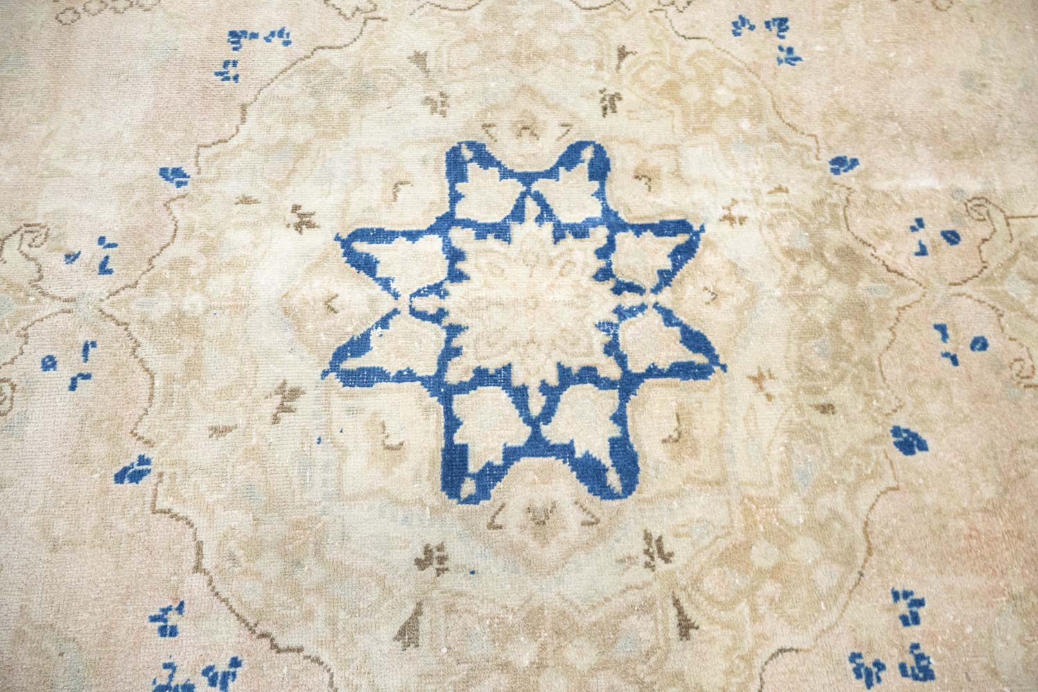 6'3x9'3 Hand Knotted Cream Floral Classic Oriental Wool Rug - Image 6