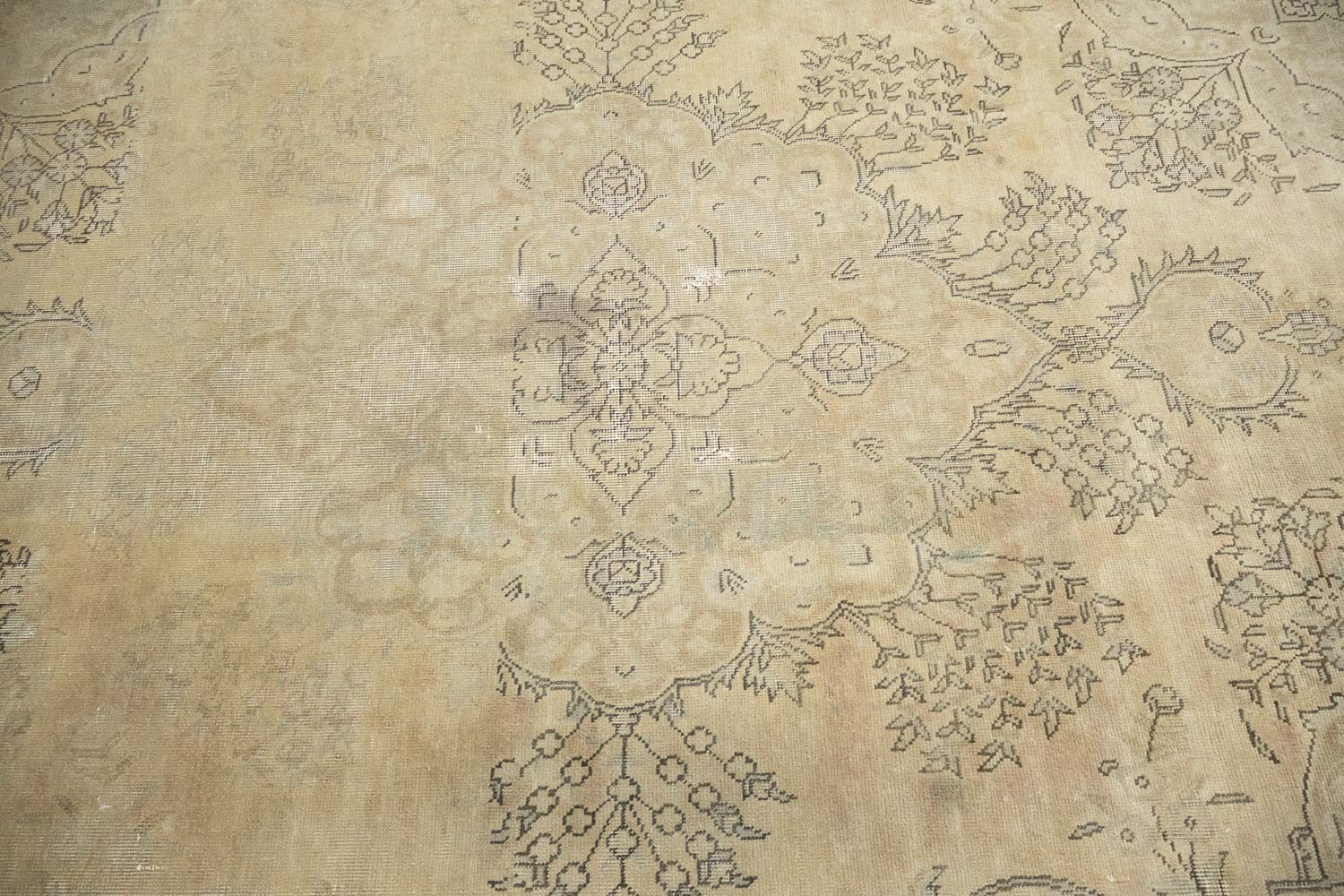 8'1x11'3 Hand Knotted Floral Traditional Wool Oriental Rug - Image 8