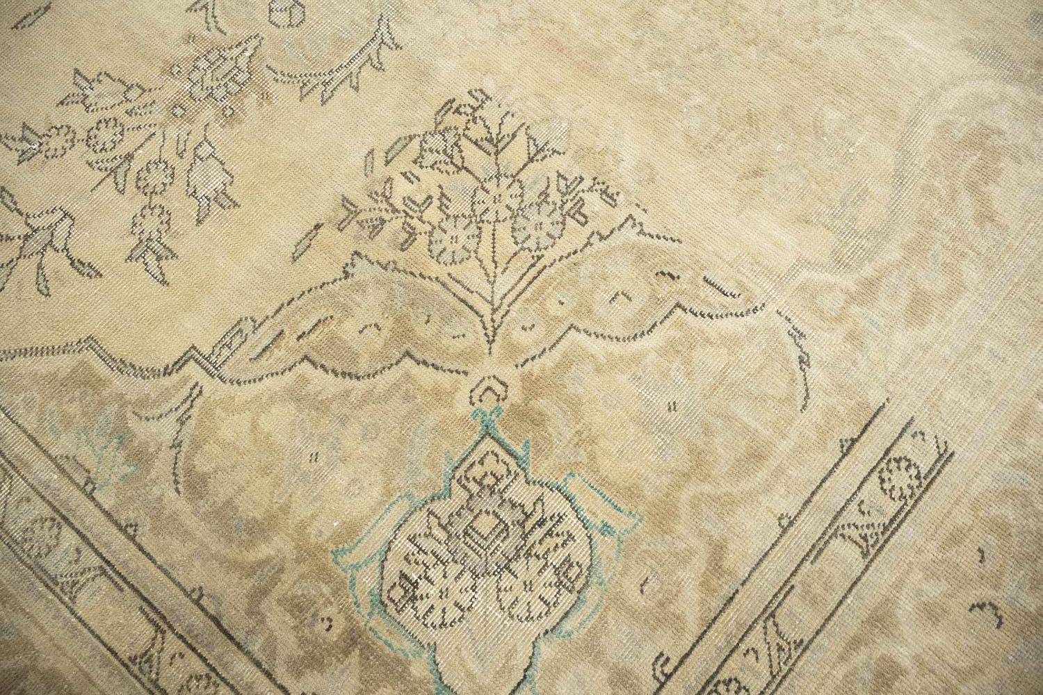 8'1x11'3 Hand Knotted Floral Traditional Wool Oriental Rug - Image 9