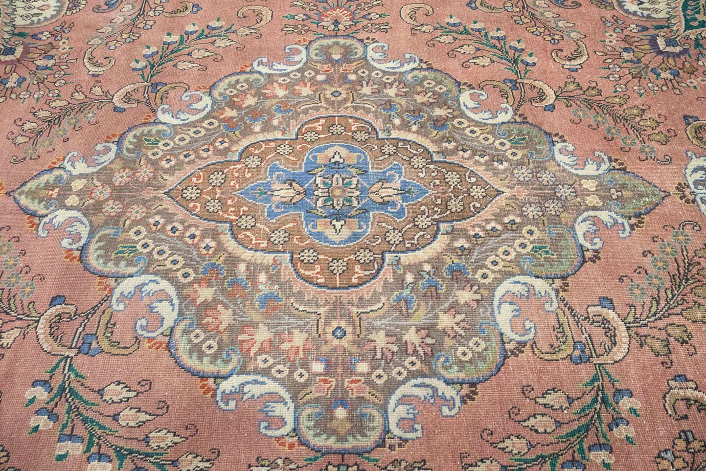 9'9x12'10 Hand Knotted Floral Traditional Wool Oriental Rug - Image 8