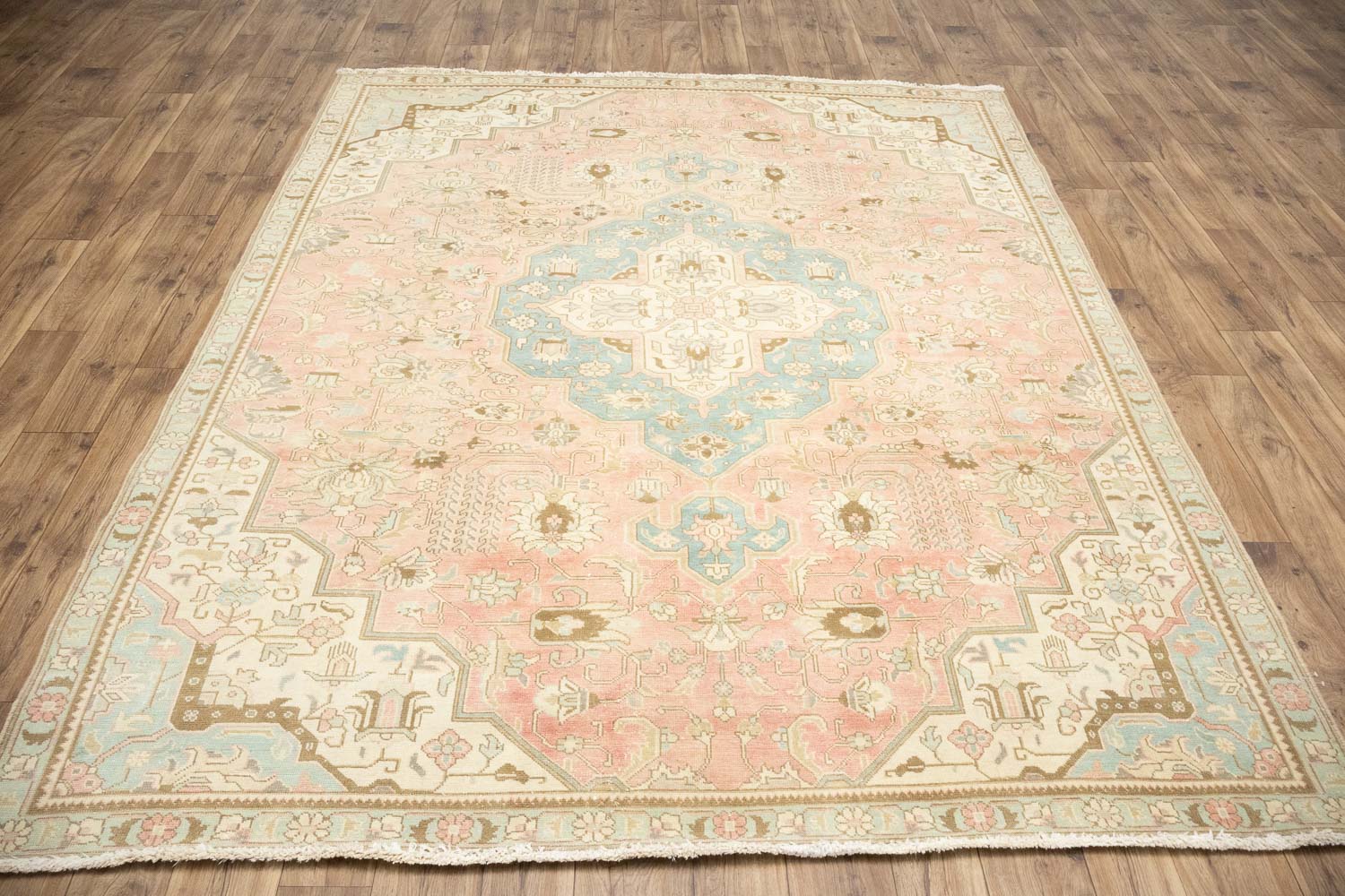 7'4x9'4 Hand Knotted Floral Classic Oriental Wool Rug - Image 2