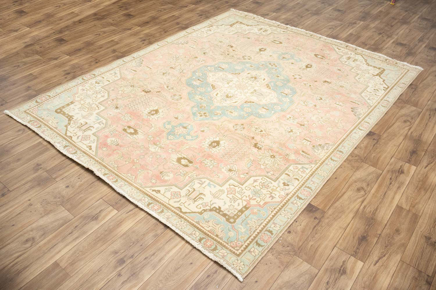 7'4x9'4 Hand Knotted Floral Classic Oriental Wool Rug - Image 4
