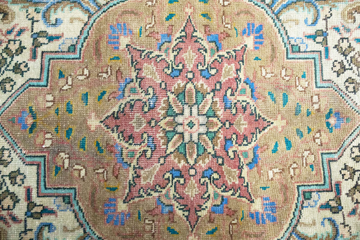 9'9x13'0 Hand Knotted Floral Traditional Wool Oriental Rug - Image 9